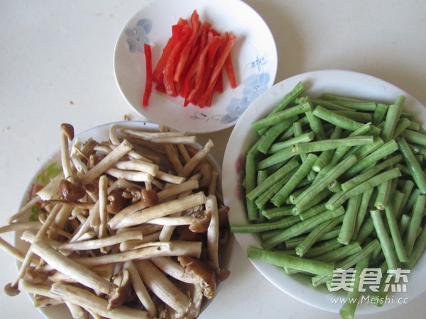 Stir-fried Beans with Tea Tree Mushroom recipe