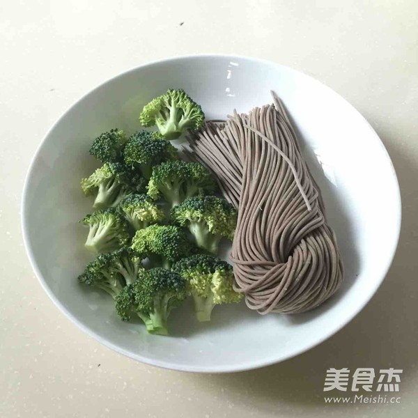 Broccoli Peanut Butter Noodles recipe