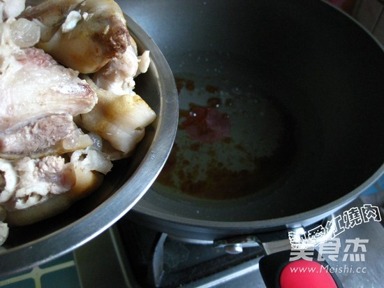 Stewed Pig's Trotters with Sweet Chestnuts recipe