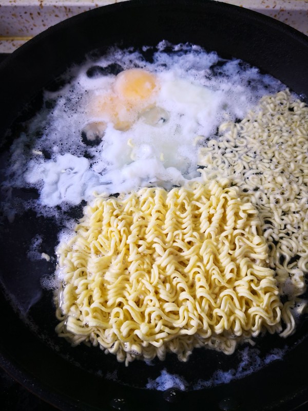 Instant Noodles with Egg recipe