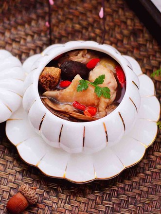 Agaricus and Chestnut Stewed Chicken Soup recipe