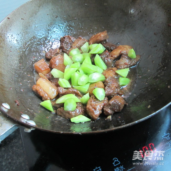 Braised Pork with Lettuce recipe