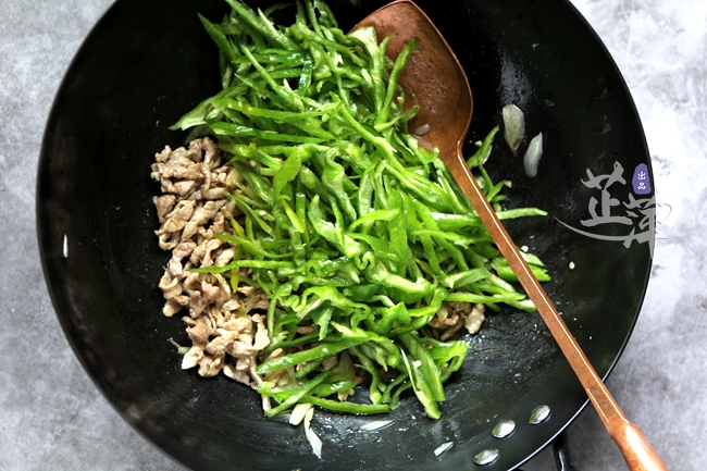 Green Pepper Shredded Pork Rice Bowl recipe