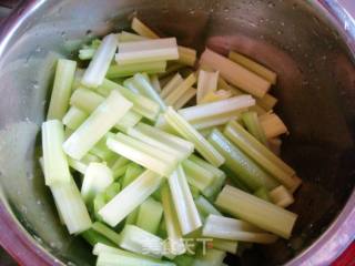 Scrambled Eggs with Celery recipe