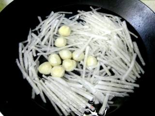 Chicken Ball Soup with Shredded Radish and Vermicelli recipe