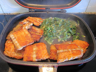 Fried Salmon Bones with Dried Spice Leaves recipe