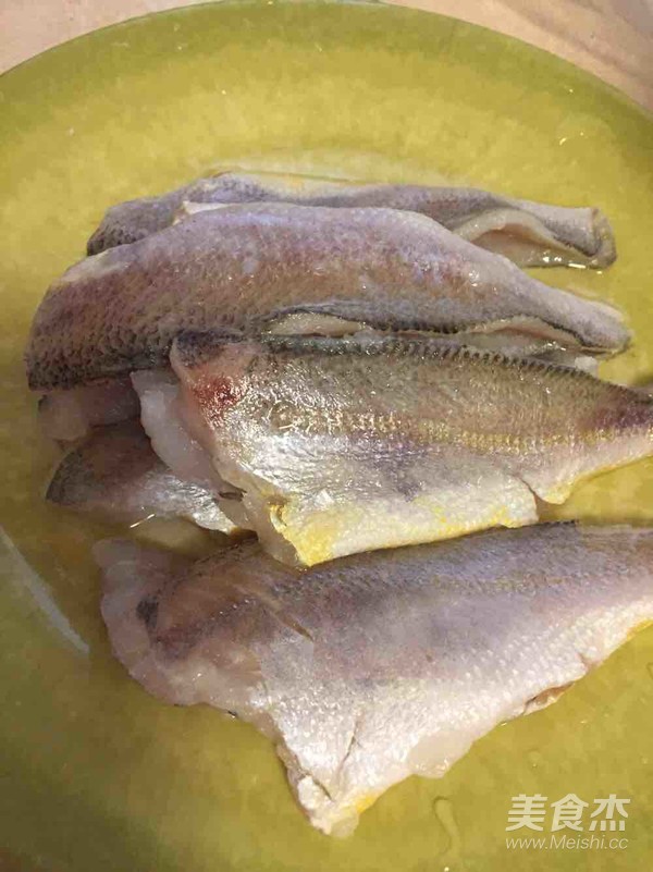 Sweet and Sour Yellow Croaker recipe