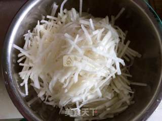 Stir-fried Shredded Pork with Hot Pepper and White Radish recipe