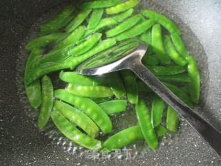 Fried Snow Peas with Yuba and Shrimp Cake recipe