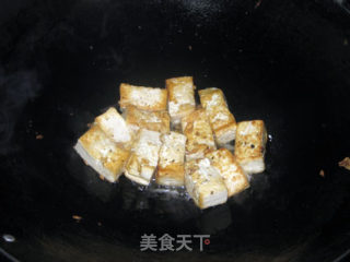 [cantonese Cuisine] Stir-fried Tofu with Bacon Cubes recipe