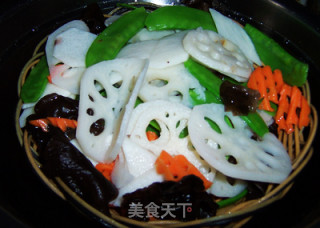 The Perfect Match for Autumn Health Preservation-lotus Pond Small Stir-fry recipe