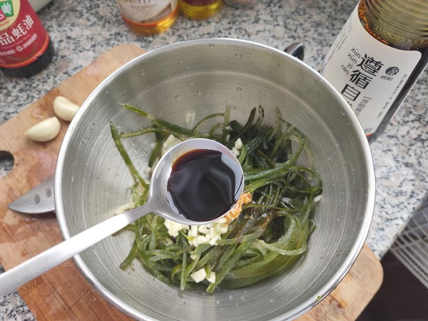 Enoki Mushroom Mixed with Kelp Shreds recipe