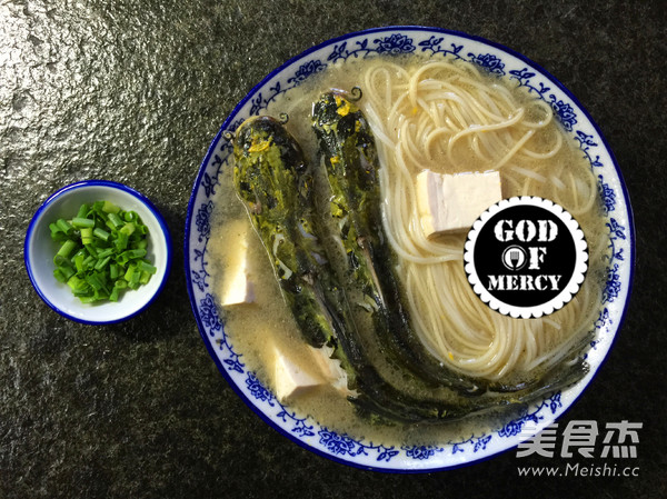 Medicated Yellow Catfish Noodle Soup with Wolfberry recipe