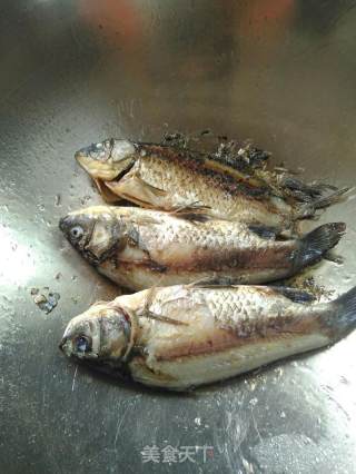 Fresh Oyster Mushroom and Crucian Carp Soup recipe
