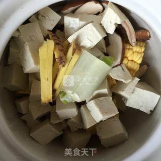 Stewed Bones with Mushrooms, Tofu and Corn recipe