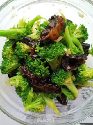 Broccoli with Fungus recipe