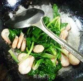 Stir-fried Jiangbai Shrimp with Spinach recipe