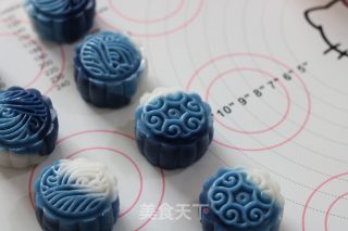 Blue and White Porcelain Snowy Chocolate Flowing Heart Mooncake recipe