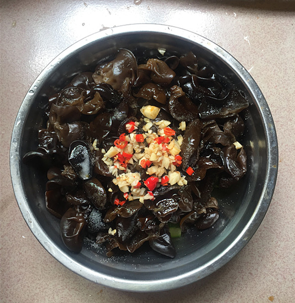 Cucumber Mixed with Black Fungus recipe