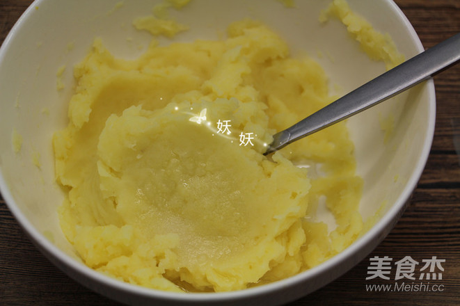 Mashed Potatoes with Black Pepper recipe