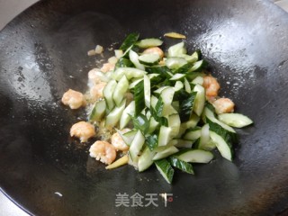 Fried Shrimp with Cucumber recipe