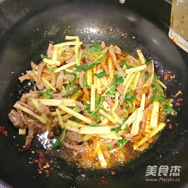 Stir-fried Shredded Beef with Celery recipe