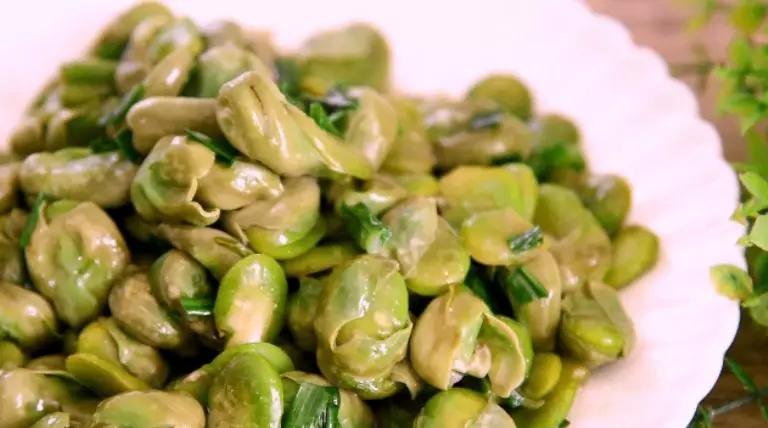 Broad Beans with Scallion Oil recipe