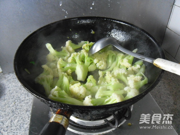 Braised Cauliflower with Dace in Black Bean Sauce recipe