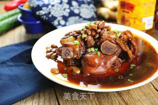 Braised Pork Wanwan with Peanuts recipe