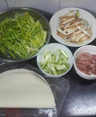 Spring Rolls Stuffed with Parsley and Pork recipe