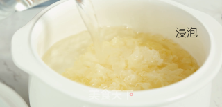 Warm and Delicious Sweet Soup-tremella Lotus Soup recipe