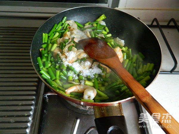 Stir-fried Shrimp with Curry Garlic Moss recipe