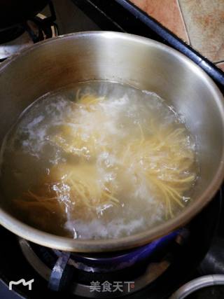 Fried Noodles with Beef and Egg in Oyster Sauce recipe