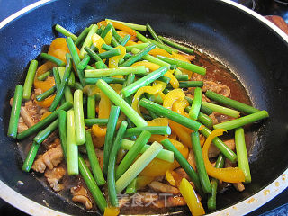 Stir-fried Shredded Chicken with Garlic Moss recipe