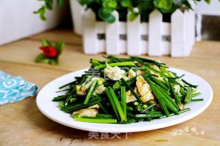 Scrambled Eggs with Chive Stalks recipe