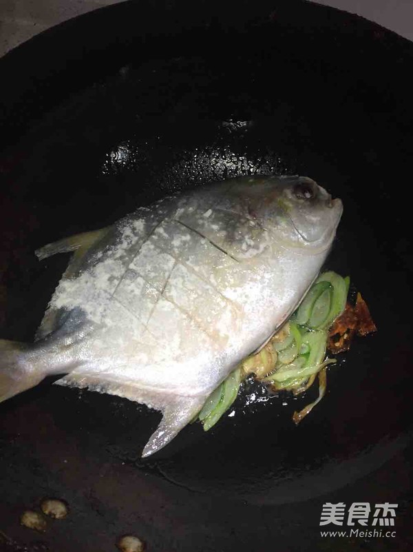 Simple and Easy to Learn Braised Pomfret recipe