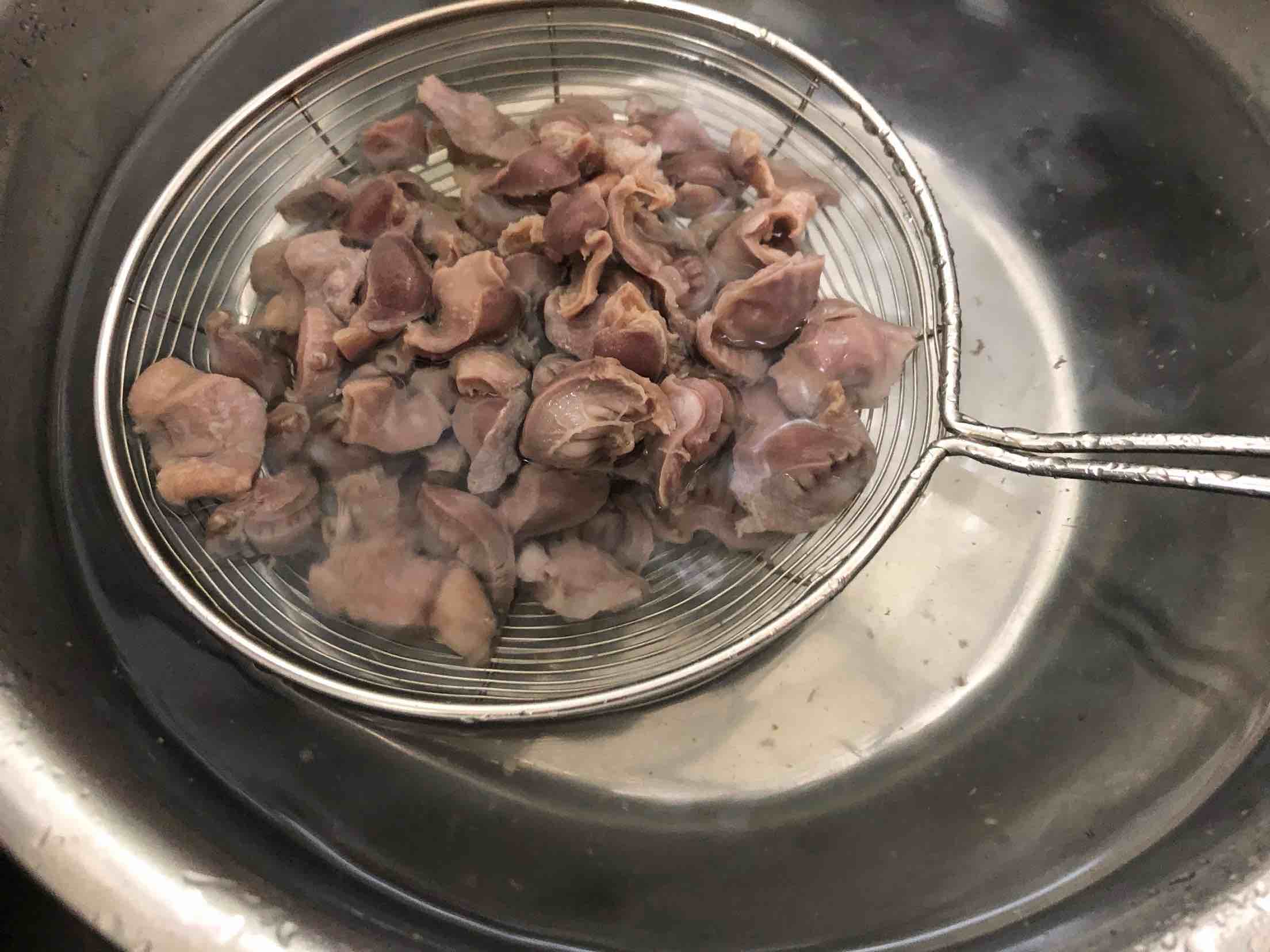 Stir-fried Chicken Gizzards with Sour Cowpeas recipe