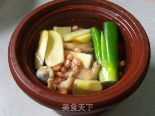 Peanut Soup with Chicken Feet recipe