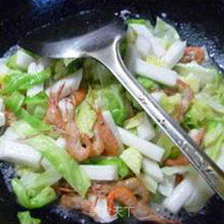 Stir-fried Rice Cake with Cabbage and River Prawns recipe