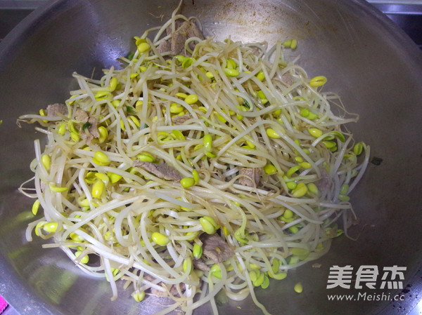 Soy Bean Sprouts Stewed Wide Noodles recipe