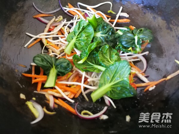 Fried Noodles with Vegetables and Pork recipe