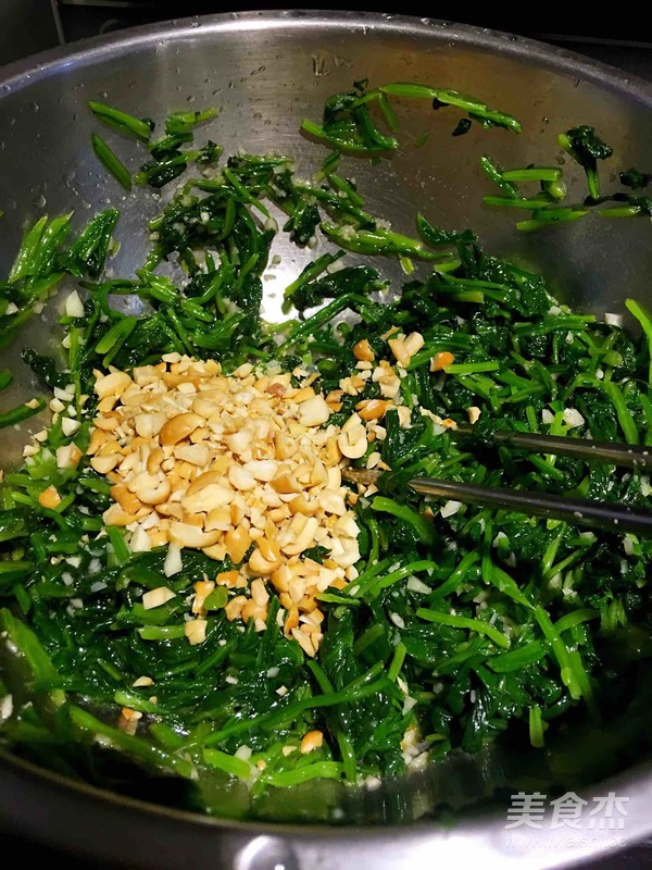 Spinach and Peanuts recipe