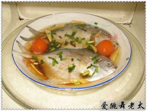 Steamed Pomfret with Salted Egg recipe