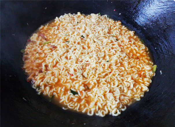 Vegetable Oil and Gluten Boiled Instant Noodles recipe
