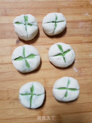 Two-color Flowering Spinach Steamed Buns recipe