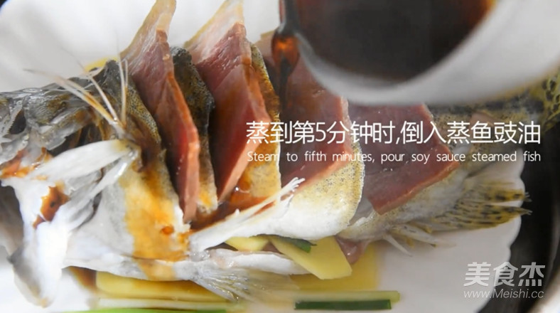 The Practice of Adding Freshness to Freshness-steamed Mandarin Fish recipe