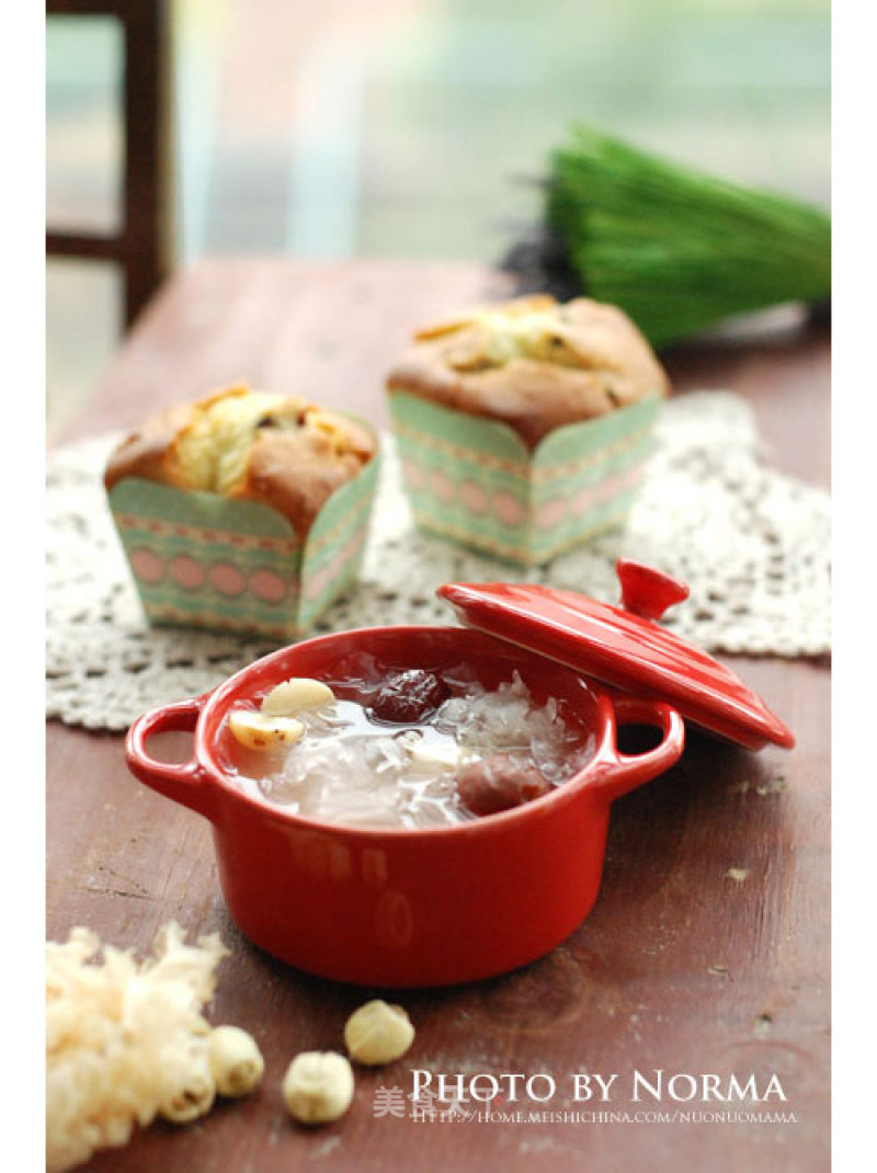 White Fungus and Lotus Seed Soup recipe