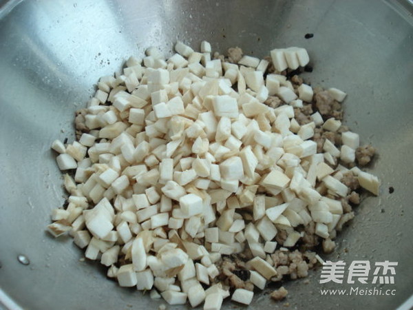 Pleurotus Eryngii and Black Bean Sauce Noodles recipe