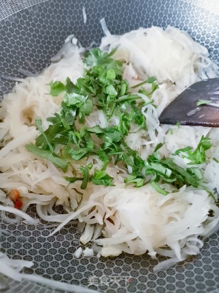 Stir-fried Shredded White Radish recipe