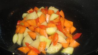 Stir-fried Potatoes with Carrots-----home Cooking recipe
